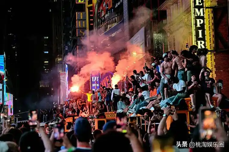 纽约尼克斯夺冠游行引百万人潮，麦迪逊花园王朝崛起信号？